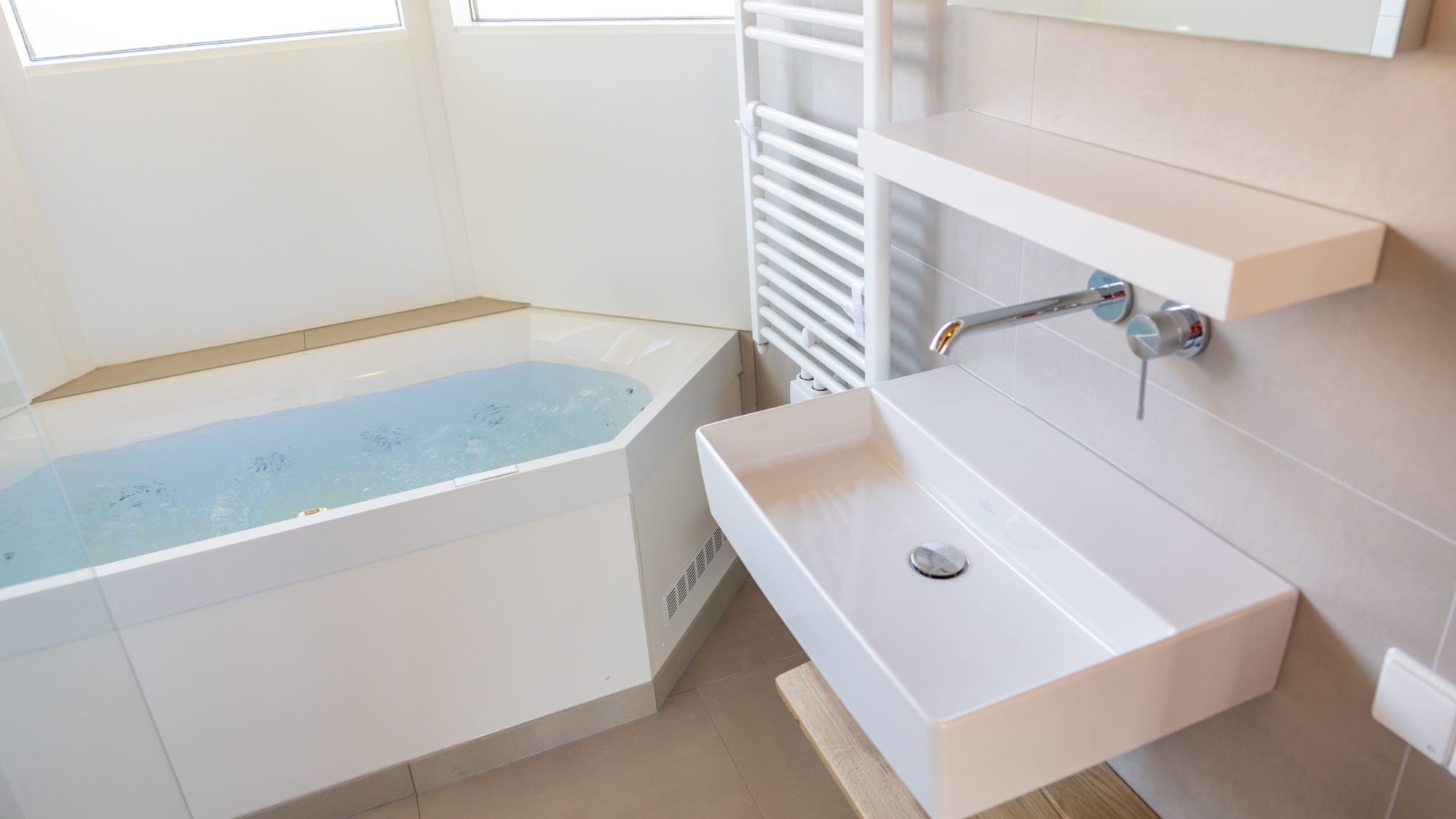 Badkamer whirlpool Villabungalow Tjermelan Terschelling