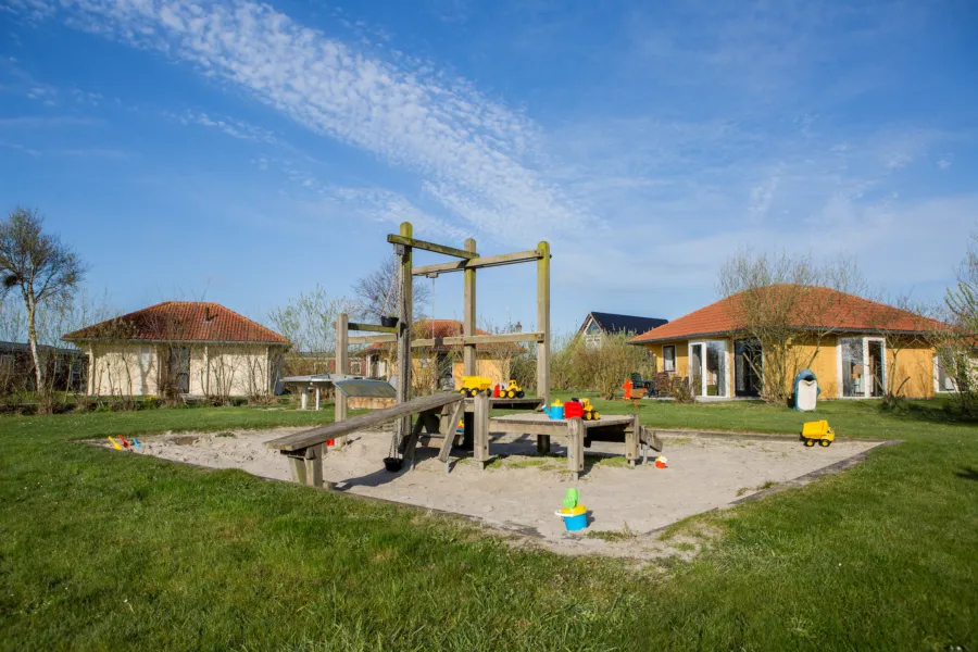 Speelplaats voor de villabungalow Tjermelan Terschelling