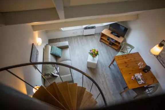 Schuindak en zich op leefruimte Studio Etage Hotel Tjermelan Terschelling